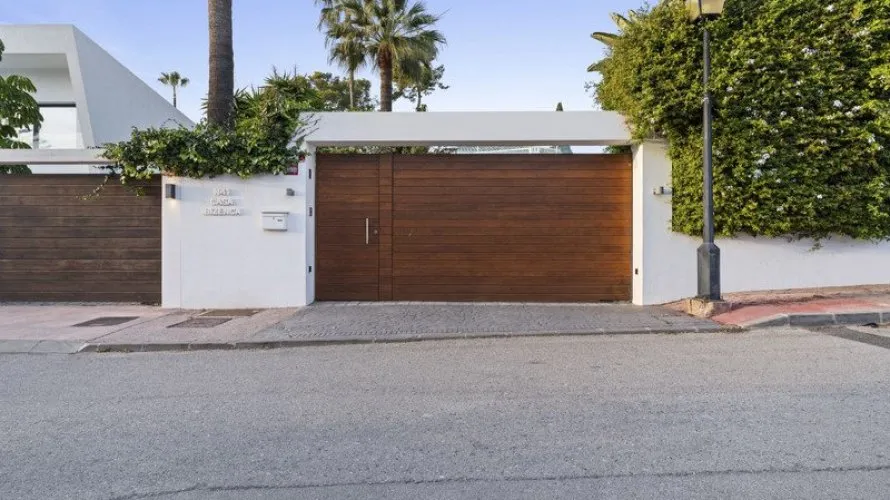 5 bedrooms villa for sale , Nueva Andalucia, Spain No. 30626 № 25