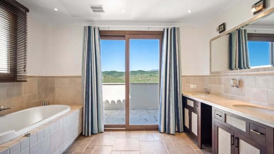 6 bedrooms villa for sale , Benahavis, Spain No. 30745 № 14