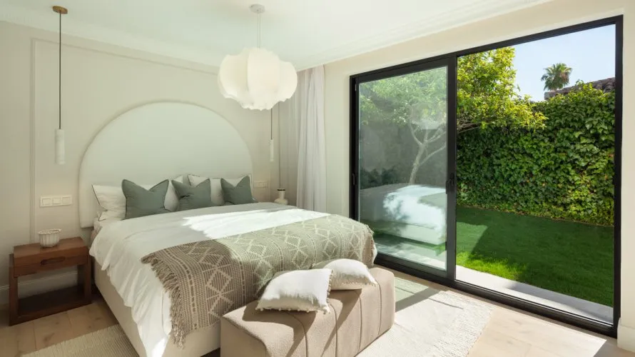 5 bedrooms villa for sale , Nueva Andalucia, Spain No. 30592