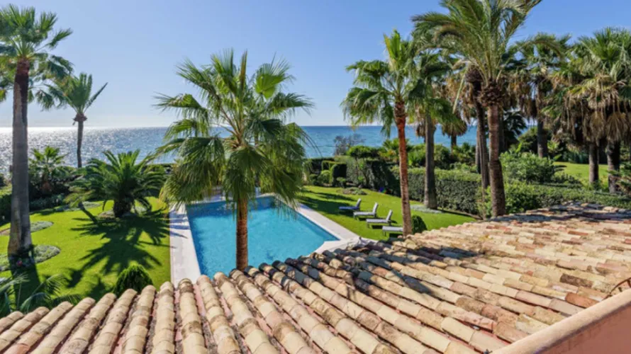 9 bedrooms house for sale , Estepona, Spain No. 30725 № 11