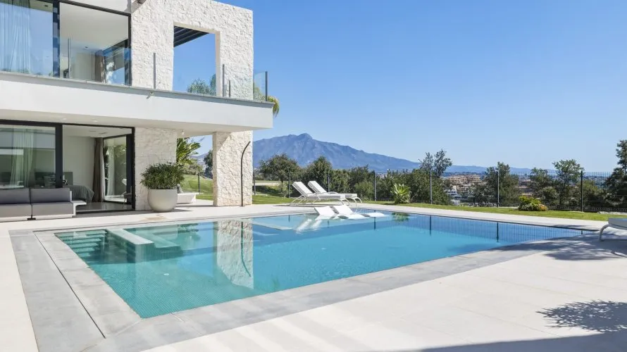 5 bedrooms house for sale , Benahavis, Spain No. 31190