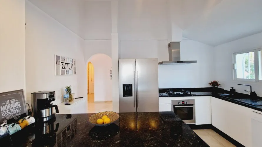 5 bedrooms villa for sale , Estepona, Spain No. 30516 № 11