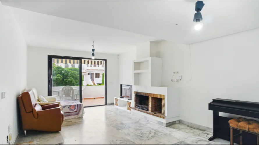 3 bedrooms townhouse for sale , Estepona, Spain No. 31065 № 1