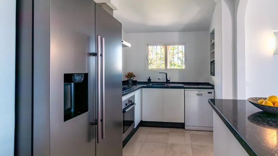 5 bedrooms villa for sale , Estepona, Spain No. 30516 № 10