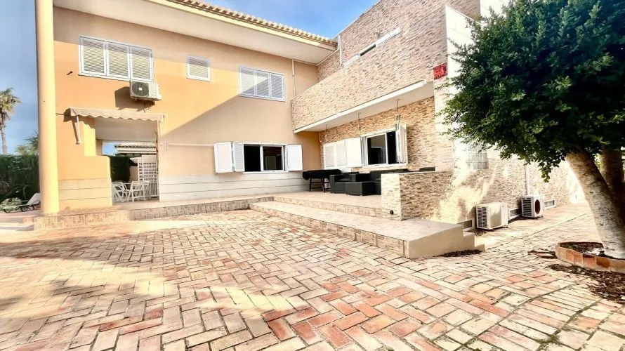 4 bedrooms villa for sale , Torrevieja, Spain No. 31260