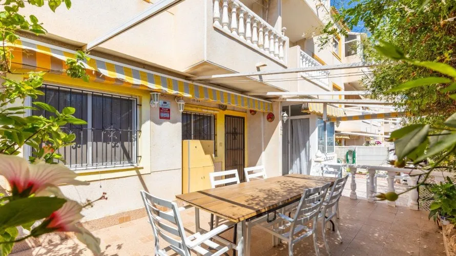 4 bedrooms bungalow for sale , Torrevieja, Spain No. 30684 № 1