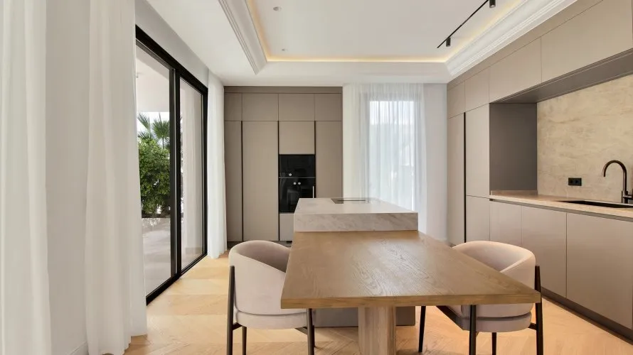 6 bedrooms villa for sale , Marbella, Spain No. 30578 № 1