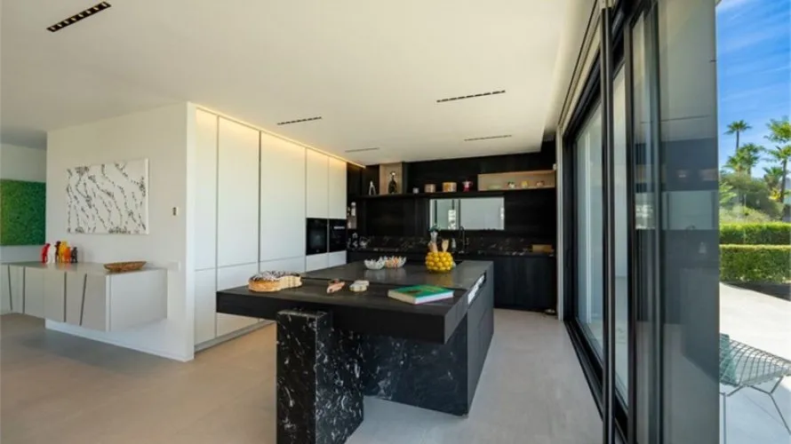 6 bedrooms villa for sale , La Quinta, Spain No. 30758 № 9