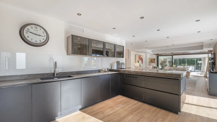 5 bedrooms villa for sale , Marbella, Spain No. 30641 № 14