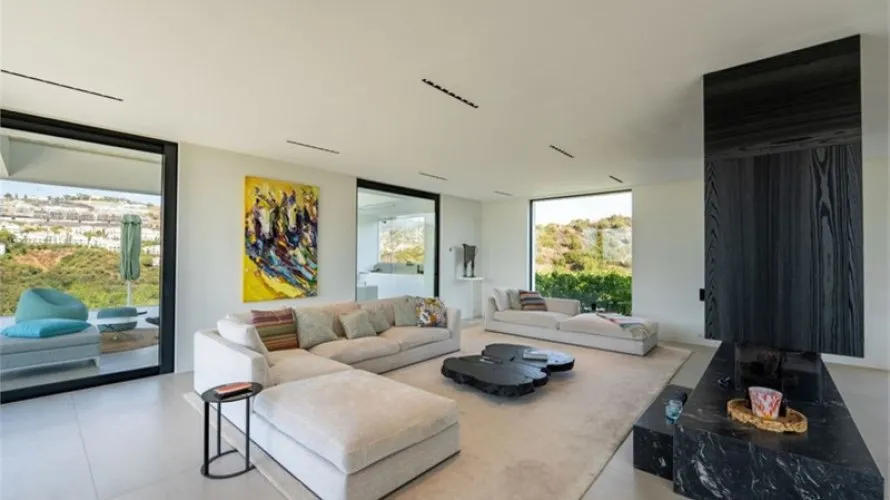 6 bedrooms villa for sale , La Quinta, Spain No. 30758 № 5