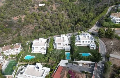 6 bedrooms villa for sale , Marbella, Spain No. 30578
