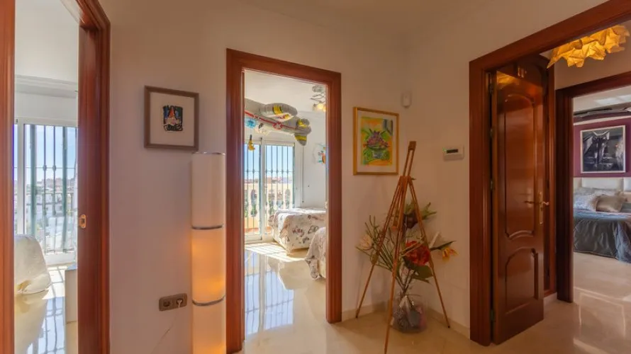 4 bedrooms villa for sale , Las Lagunas, Spain No. 30761 № 13