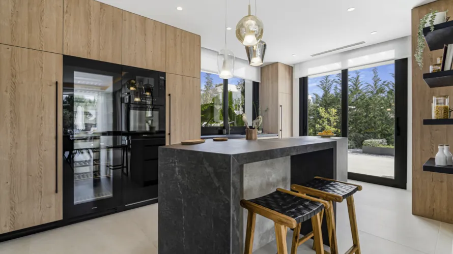 6 bedrooms villa for sale , Marbella, Spain No. 30738 № 2