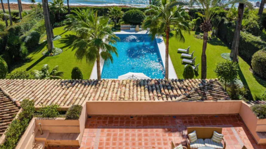 9 bedrooms house for sale , Estepona, Spain No. 30725 № 2