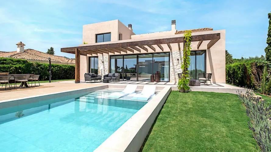 4 bedrooms house for sale , Estepona, Spain No. 30730