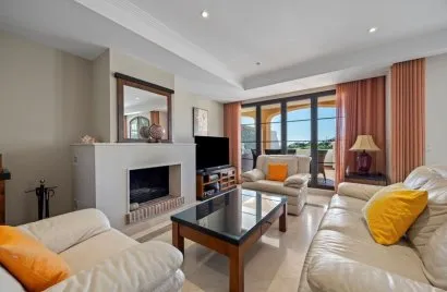 3 bedrooms townhouse for sale , Benahavis, Spain No. 31044