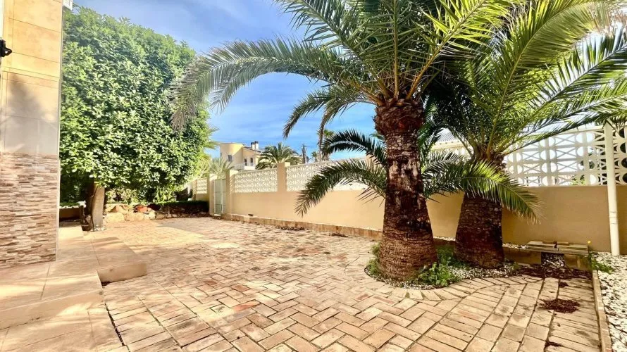 4 bedrooms villa for sale , Torrevieja, Spain No. 31260 № 11