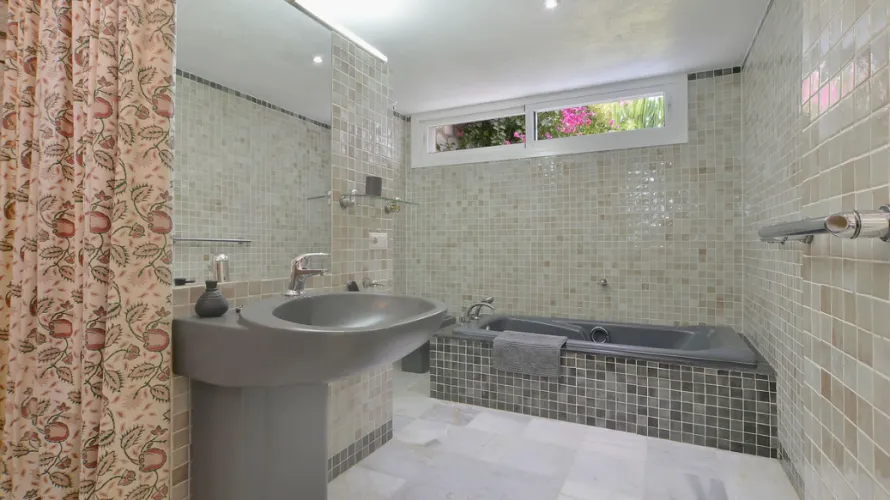 6 bedrooms villa for sale , Marbella, Spain No. 31129 № 22