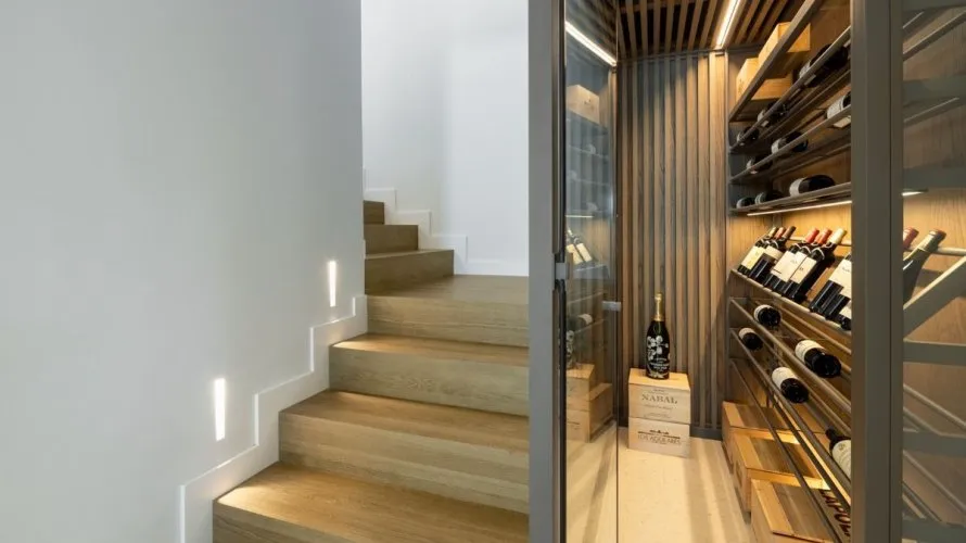 5 bedrooms house for sale , La Quinta, Spain No. 30638