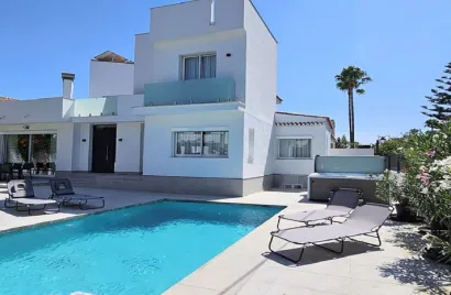 6 bedrooms villa for sale , Cortes (San Pedro De Alcantara), Spain No. 31124