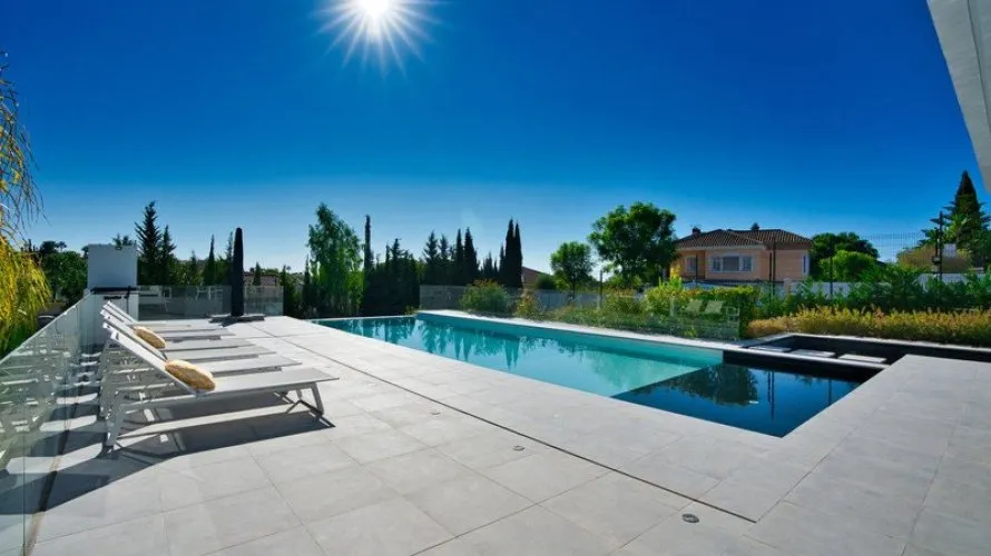 4 bedrooms villa for sale , Estepona, Spain No. 30576 № 1