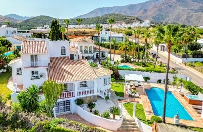 5 bedrooms villa for sale , Estepona, Spain No. 30541