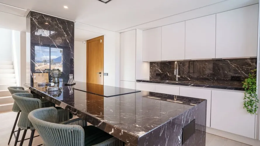 5 bedrooms villa for sale , Nueva Andalucia, Spain No. 30623 № 7