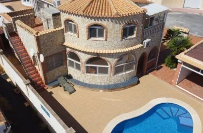 4 bedrooms villa for sale , Alicante, Spain No. 31172