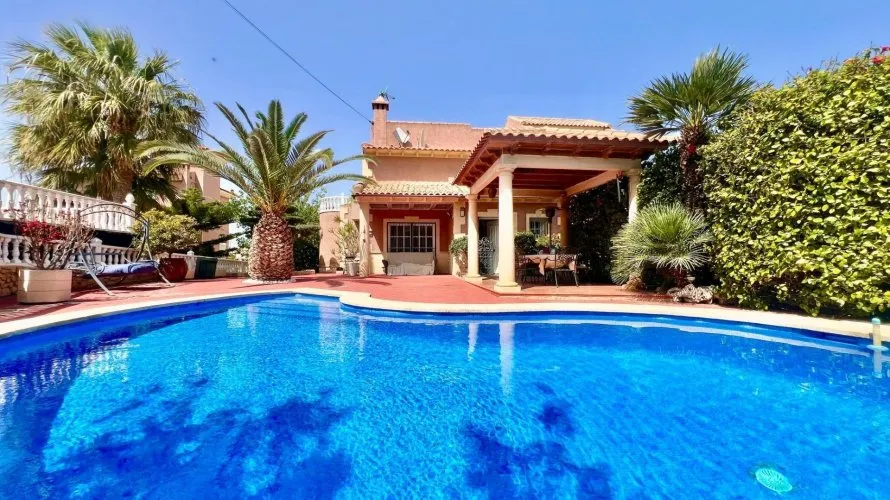 3 bedrooms villa for sale , Torrevieja, Spain No. 31013 № 1