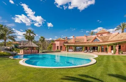 8 bedrooms villa for sale , Nueva Andalucia, Spain No. 30648