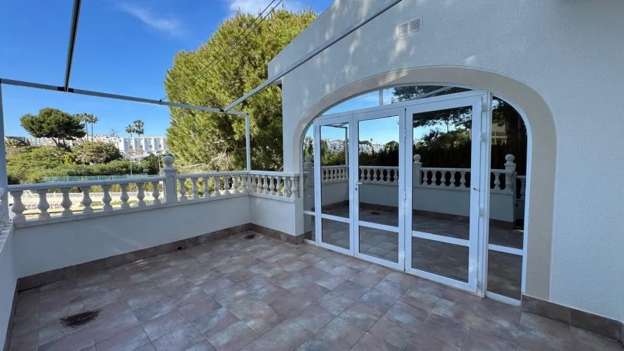 3 bedrooms villa for sale , Cabo Roig, Spain No. 30722 № 9