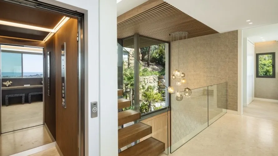 5 bedrooms house for sale , La Quinta, Spain No. 30638 № 15