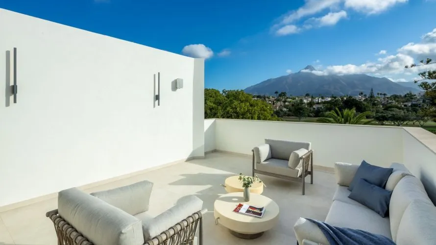 5 bedrooms house for sale , Nueva Andalucia, Spain No. 30999 № 8