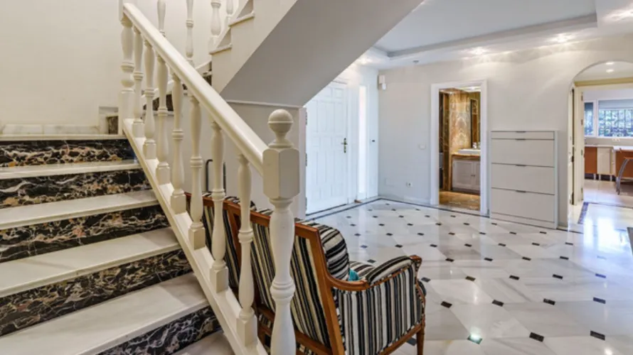 9 bedrooms house for sale , Estepona, Spain No. 30725 № 3