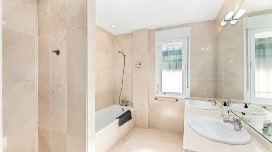 5 bedrooms villa for sale , Mijas Costa, Spain No. 31075 № 3