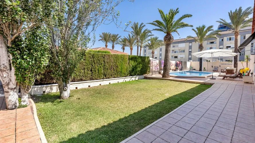 4 bedrooms villa for sale , Torrevieja, Spain No. 31177 № 24