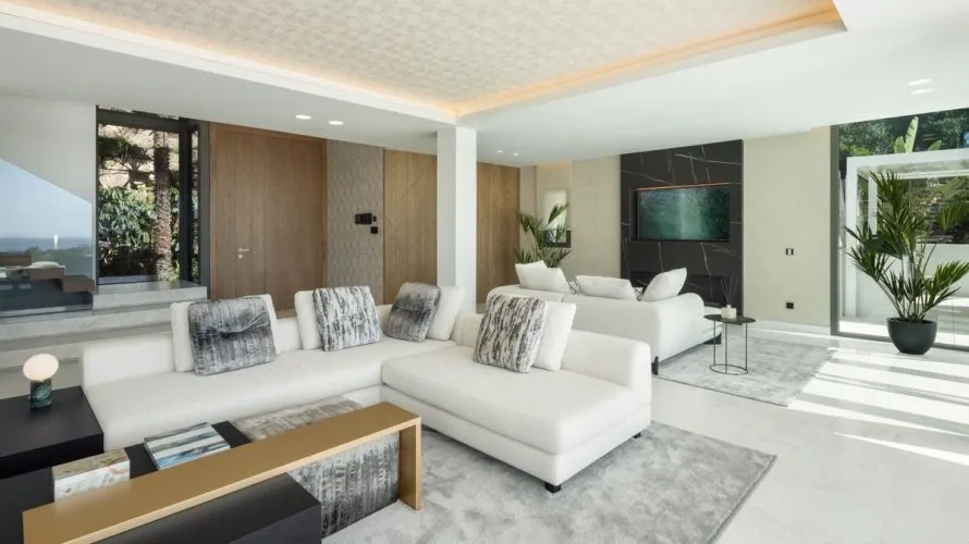 5 bedrooms house for sale , La Quinta, Spain No. 30638 № 14