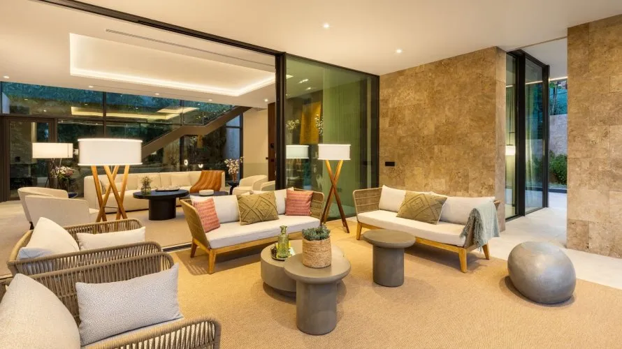 6 bedrooms house for sale , Nueva Andalucia, Spain No. 30762 № 1