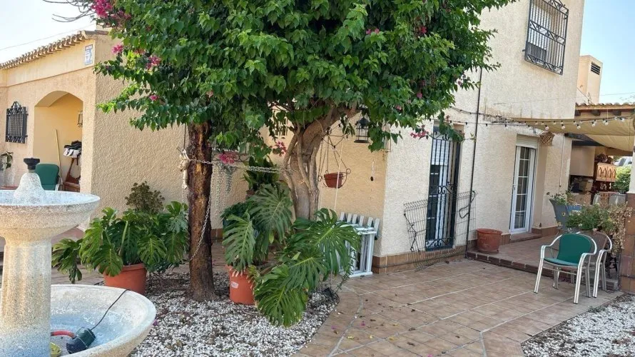 4 bedrooms villa for sale , Torrevieja, Spain No. 31019 № 1