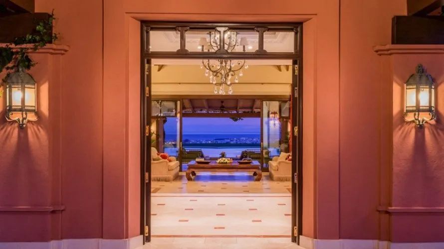 8 bedrooms villa for sale , Nueva Andalucia, Spain No. 30648 № 1