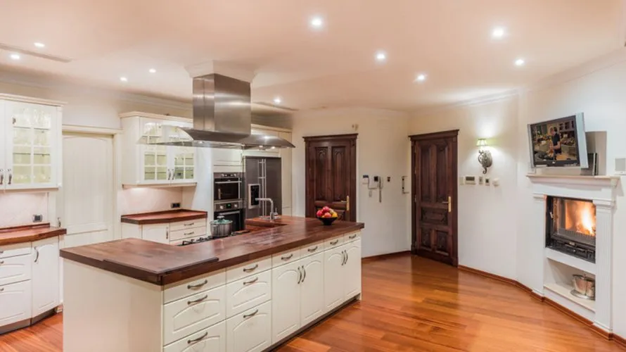 8 bedrooms villa for sale , Nueva Andalucia, Spain No. 30648