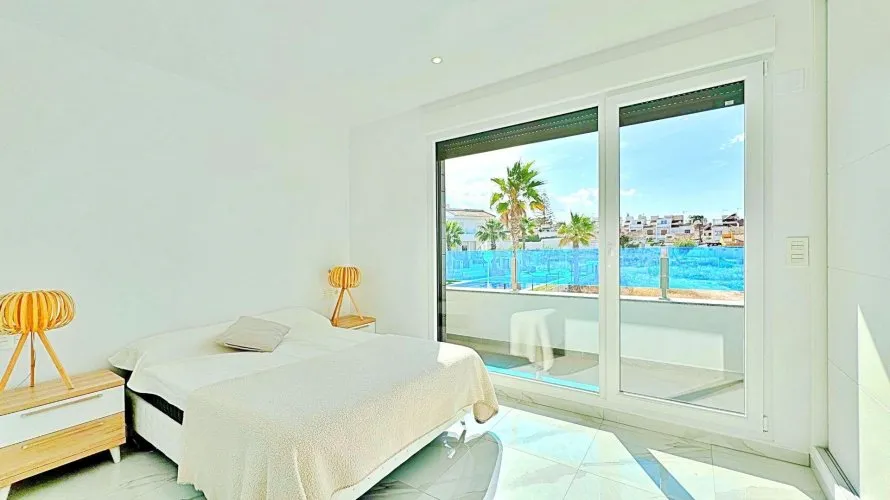 3 bedrooms bungalow for sale , Torrevieja, Spain No. 31178 № 1