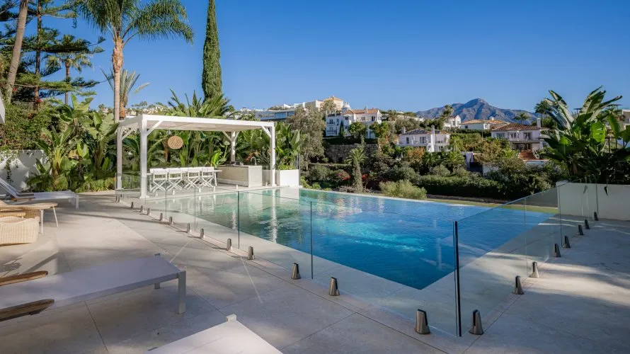 5 bedrooms villa for sale , Marbella, Spain No. 30550 № 2