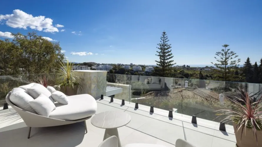 5 bedrooms house for sale , La Quinta, Spain No. 31059 № 17