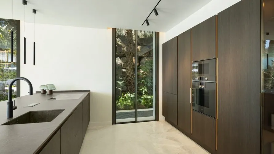 5 bedrooms house for sale , La Quinta, Spain No. 30638 № 17