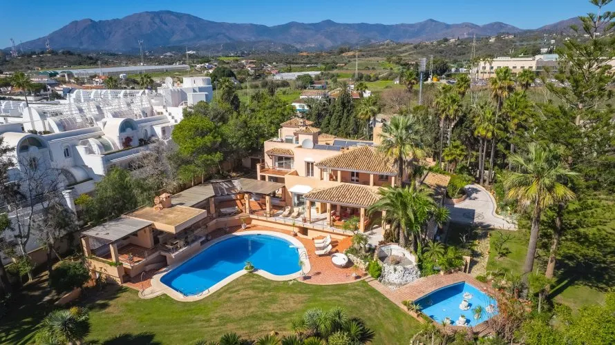 8 bedrooms villa for sale , Estepona, Spain No. 30585 № 2