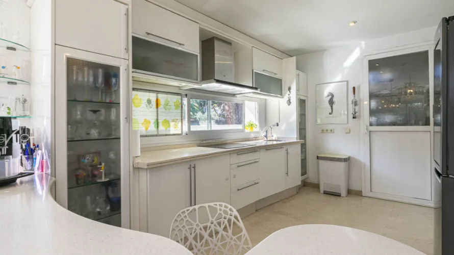 4 bedrooms villa for sale , Marbella, Spain No. 31131 № 16