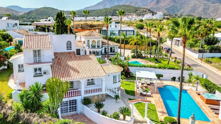 5 bedrooms villa for sale , Estepona, Spain No. 30516 № 15
