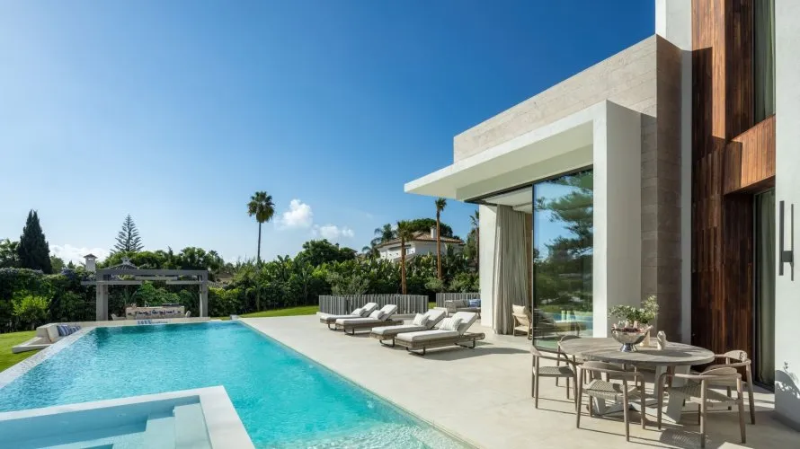 5 bedrooms house for sale , Nueva Andalucia, Spain No. 30999 № 1