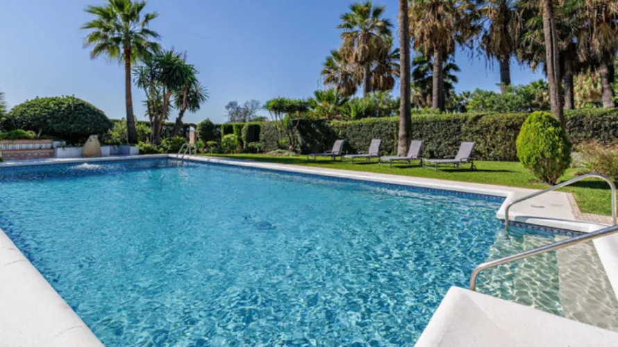 9 bedrooms house for sale , Estepona, Spain No. 30725 № 17